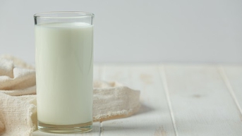 Mengkonsumsi Youghurt Dan Susu Secara Bersamaan Dapat Membuat Pencernaan Tidak Lancar